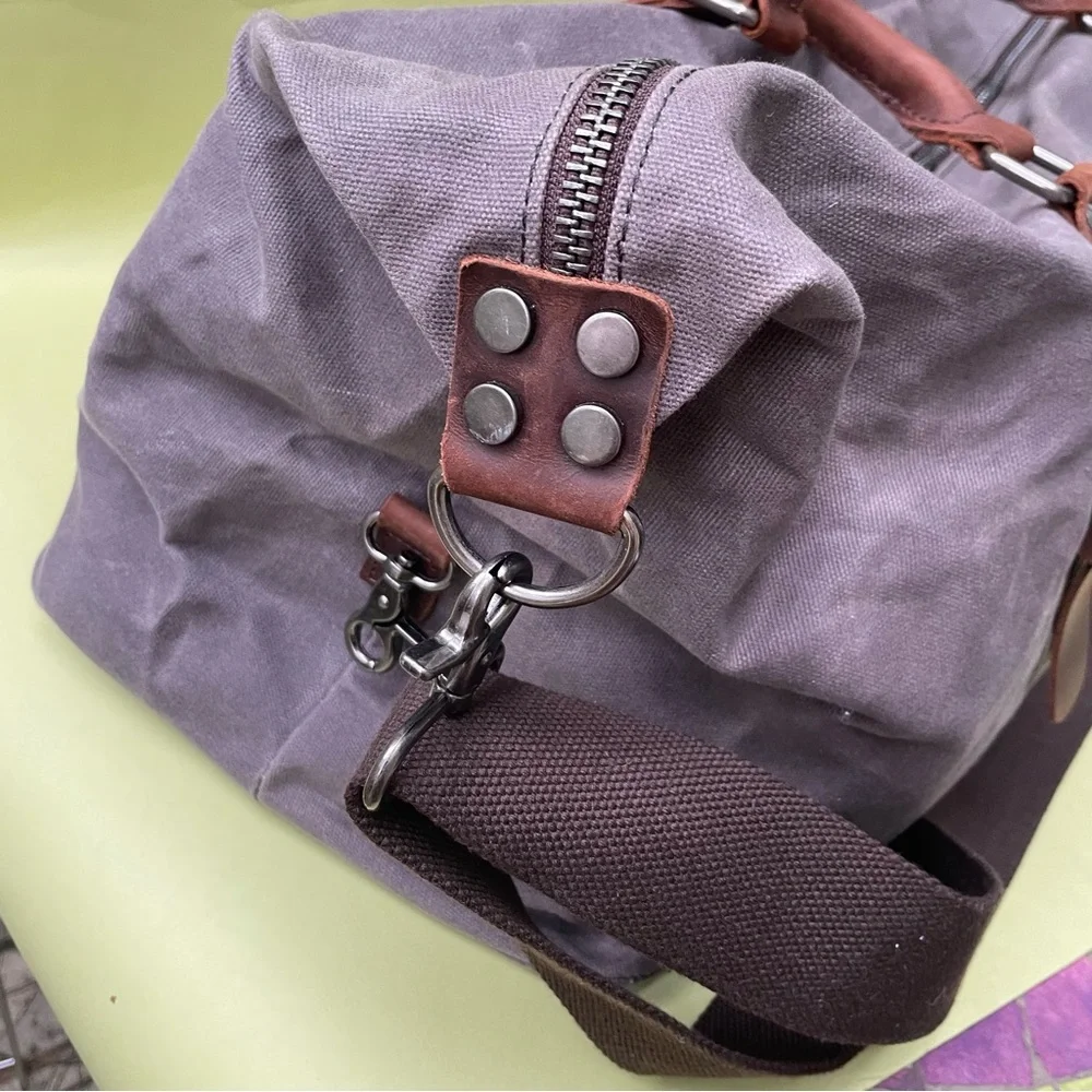 Grayish brown cotton/leather travel bag